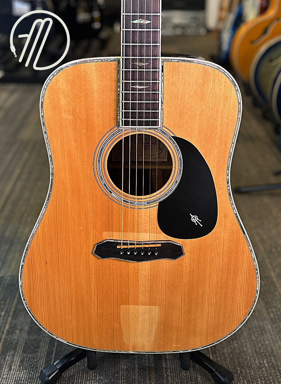 Alvarez Yairi DY90 (1986) w/Deluxe Humicase Metro Hard Case USED