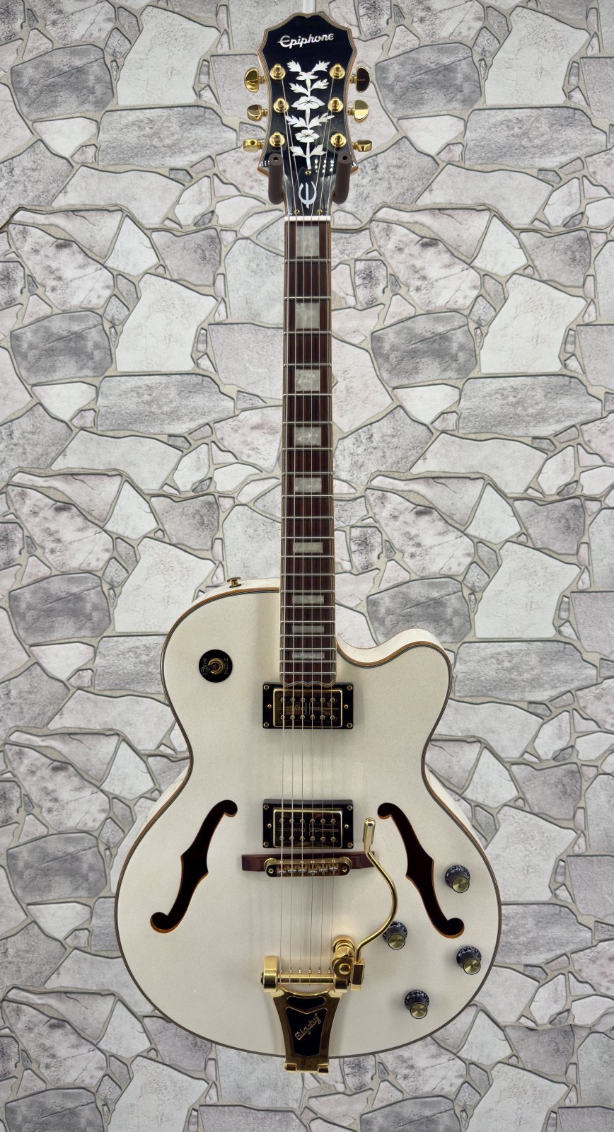 Epiphone Swingster Royale PW with Case in Excellent Condition