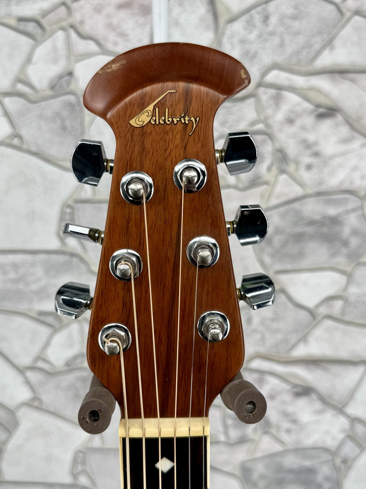 Ovation Celebrity CC67 Acoustic Electric with Hard Case