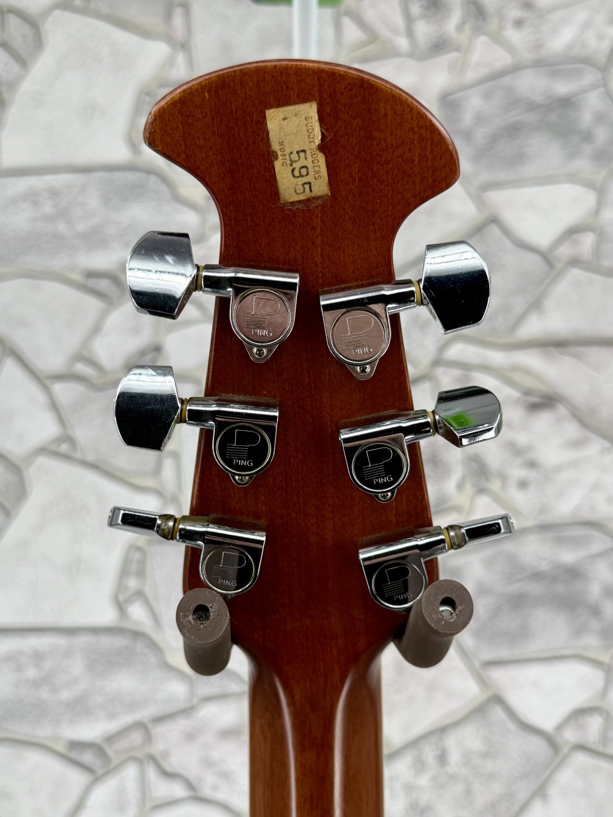 Ovation Celebrity CC67 Acoustic Electric with Hard Case