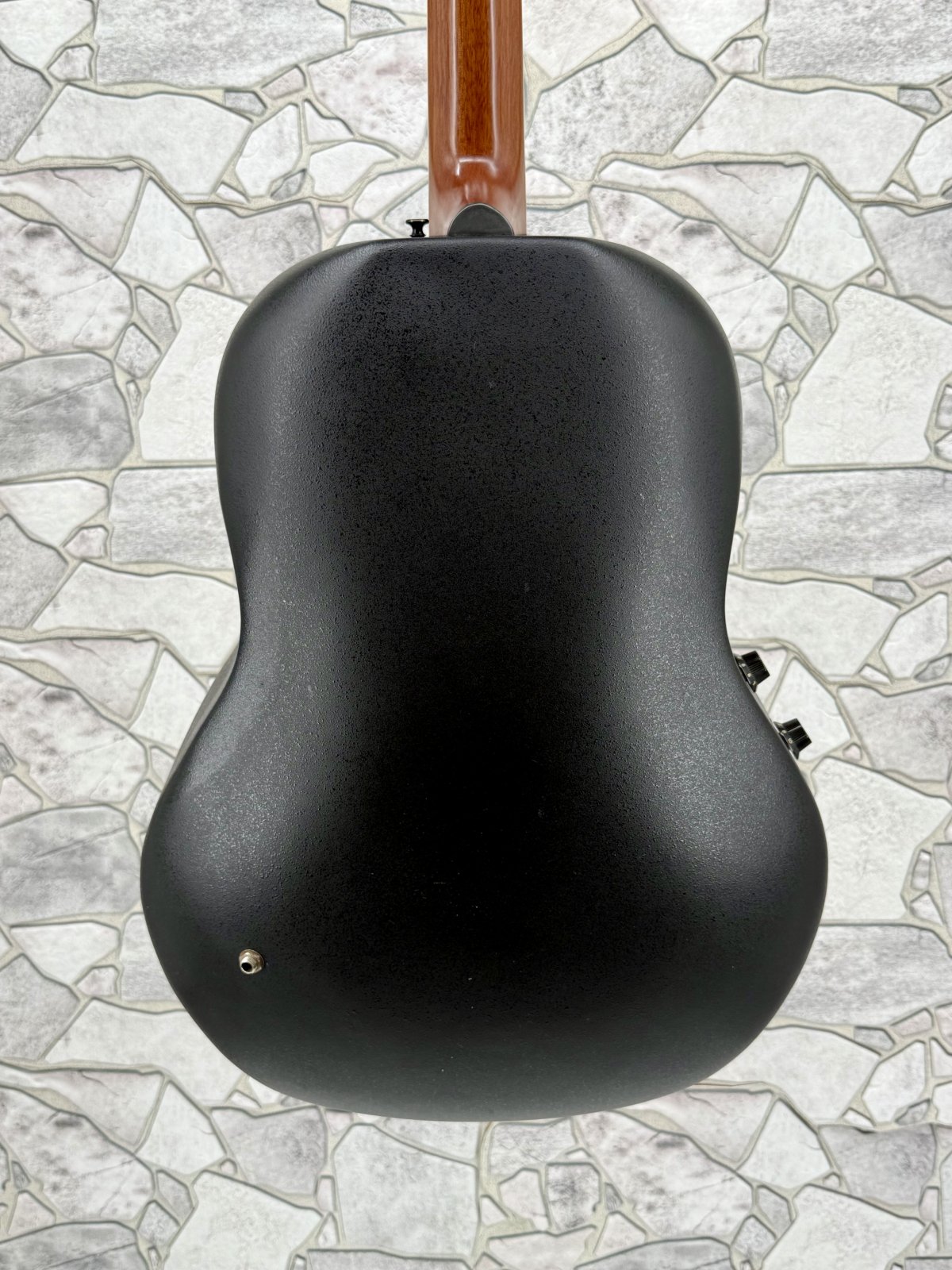 Ovation Celebrity CC67 Acoustic Electric with Hard Case