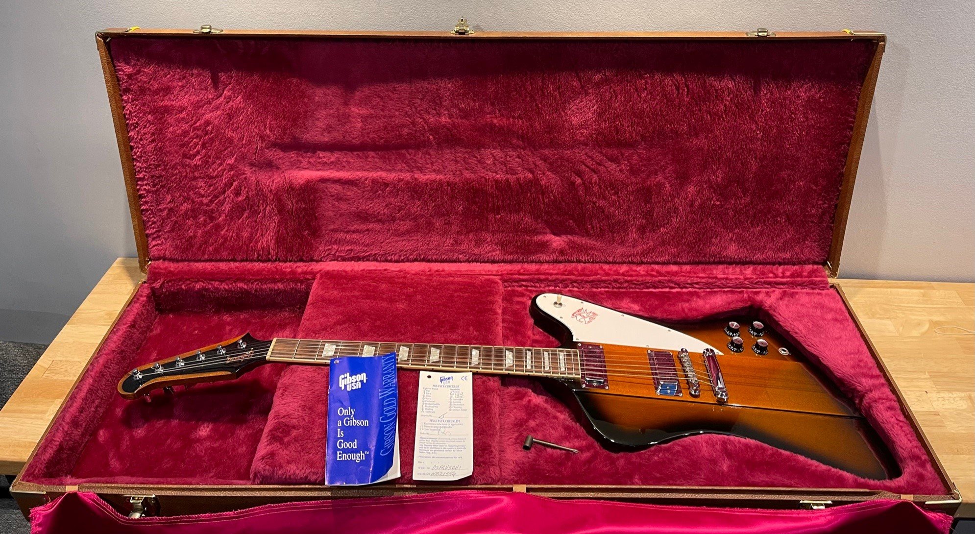 Gibson Firebird V 2001 with Case in Excellent Condition