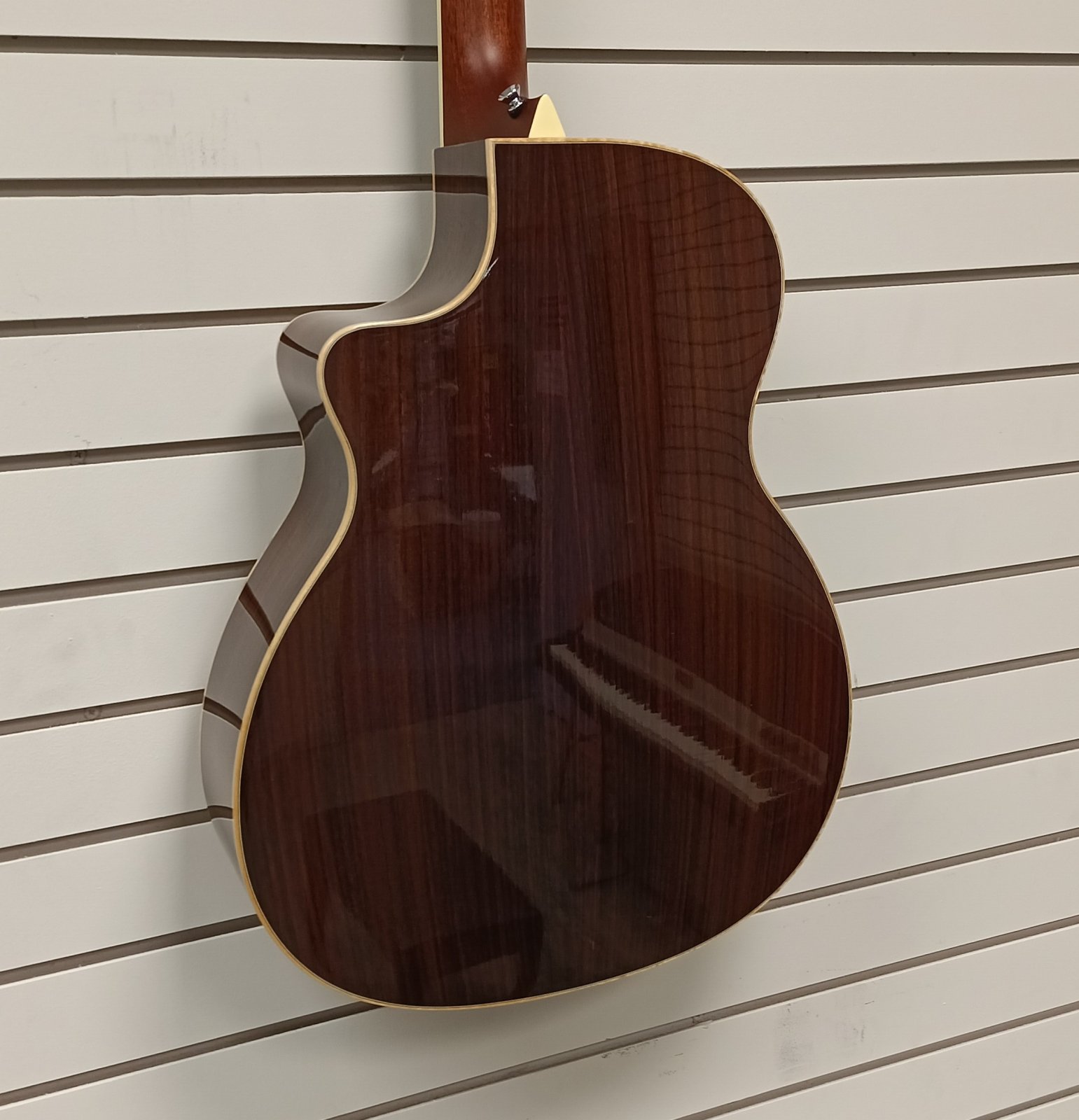 Used Larrivee OMV-09 Acoustic/Electric Guitar - 09 Used Larrivee OMV-09 Acoustic/Electric Guitar - 09