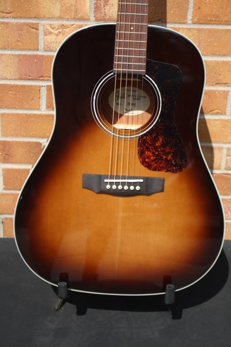 Guild DS-240 Memoir Slop Shoulder Acoustic