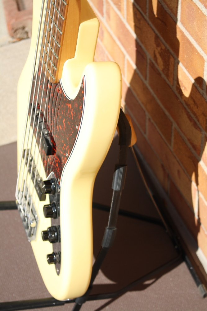 2022 Fender Jazz Bass V MIM-Cream