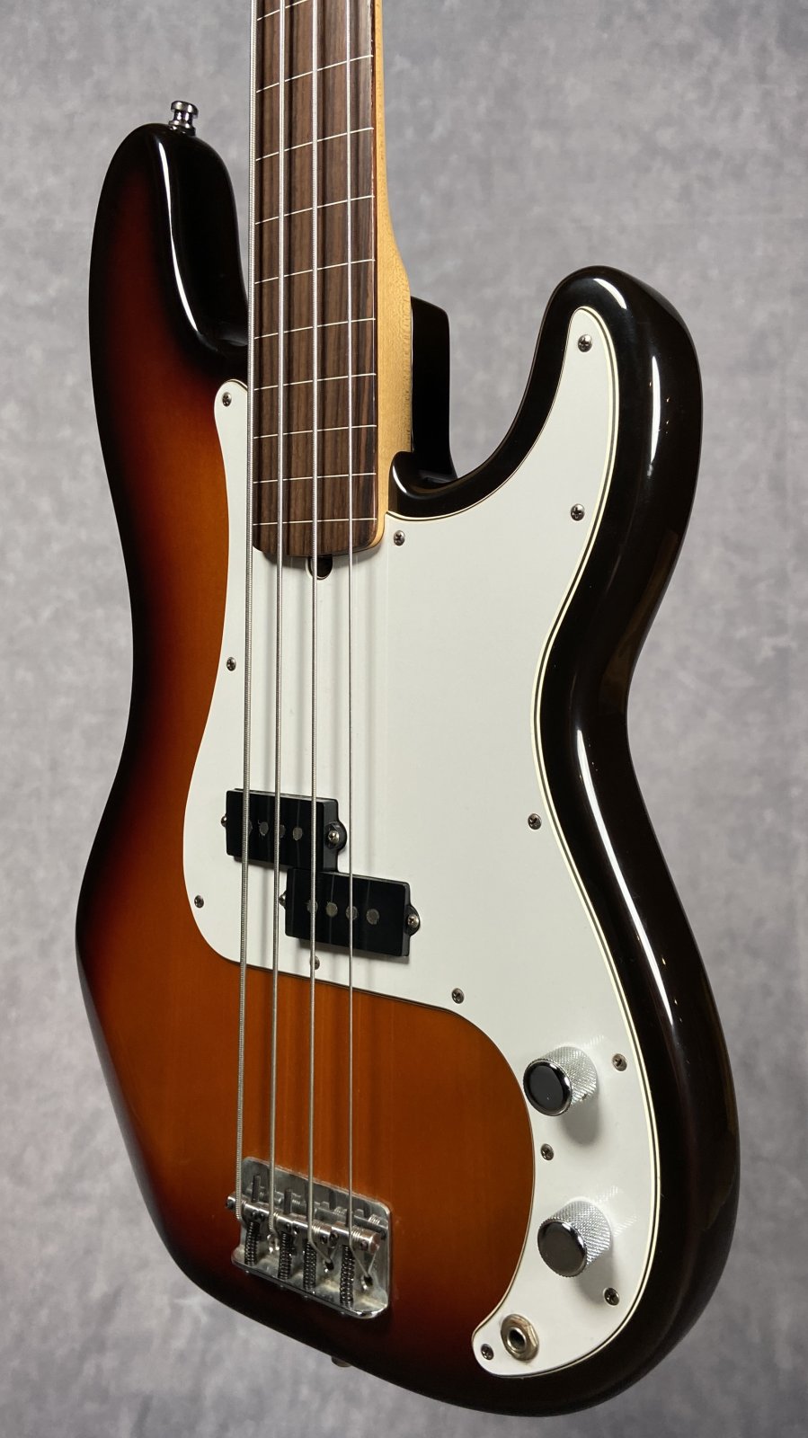 1997 Fender American Standard Precision Bass Fretless - 3