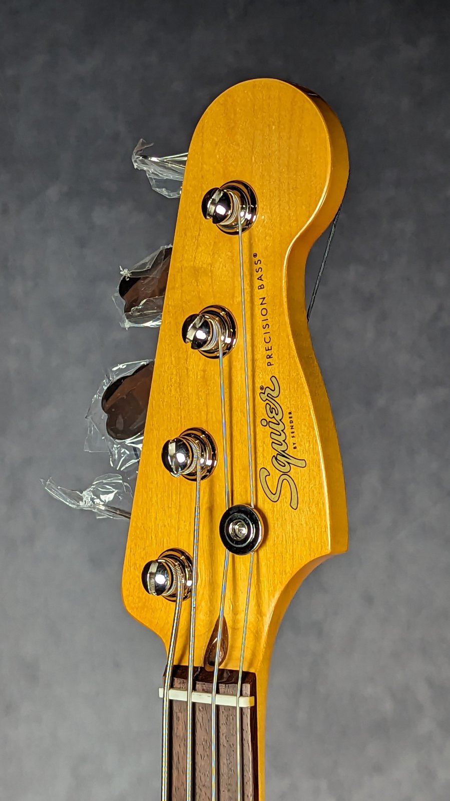 Squier Classic Vibe 60’s Precision ベース Squier Classic Vibe '60s Precision Bass Guitar | Music & Arts