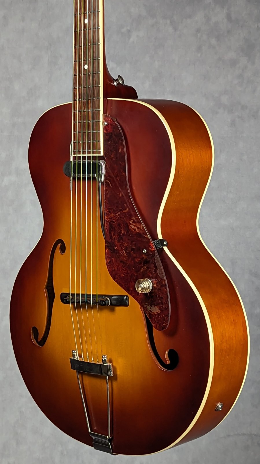 GRETSCH New Yorker アーチトップギター Review: Gretsch G9550 New Yorker is 'Big Apple' to the Core